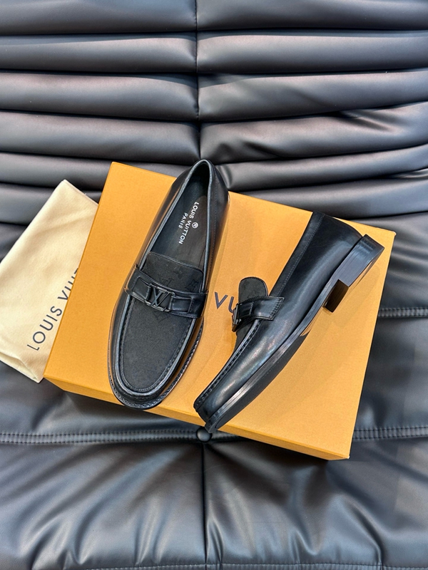 ルイヴィトン靴背面デザイン